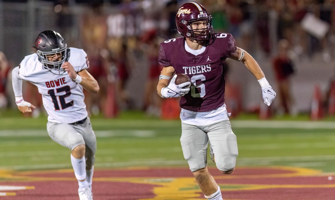 Dripping Springs Tigers run past Bowie Bulldogs Dripping Springs Tigers run past Bowie Bulldogs