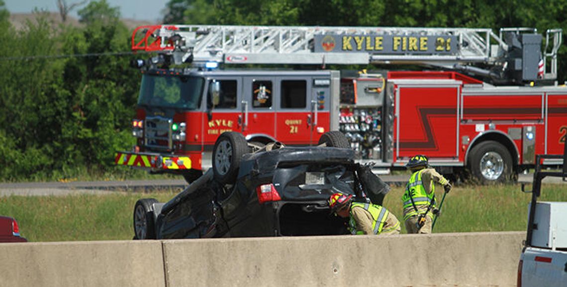 Driver flees rollover wreck in Kyle