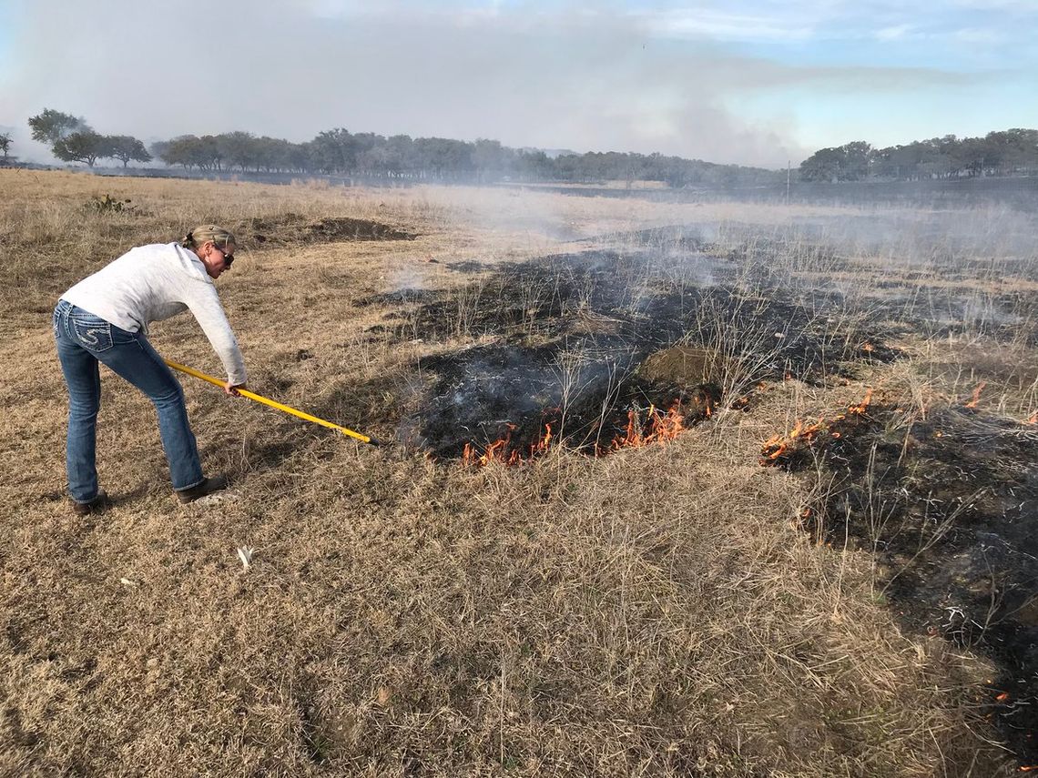 Grass fire breaks out near Wimberley
