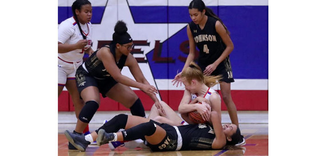 Hays keeps Jags on the ropes