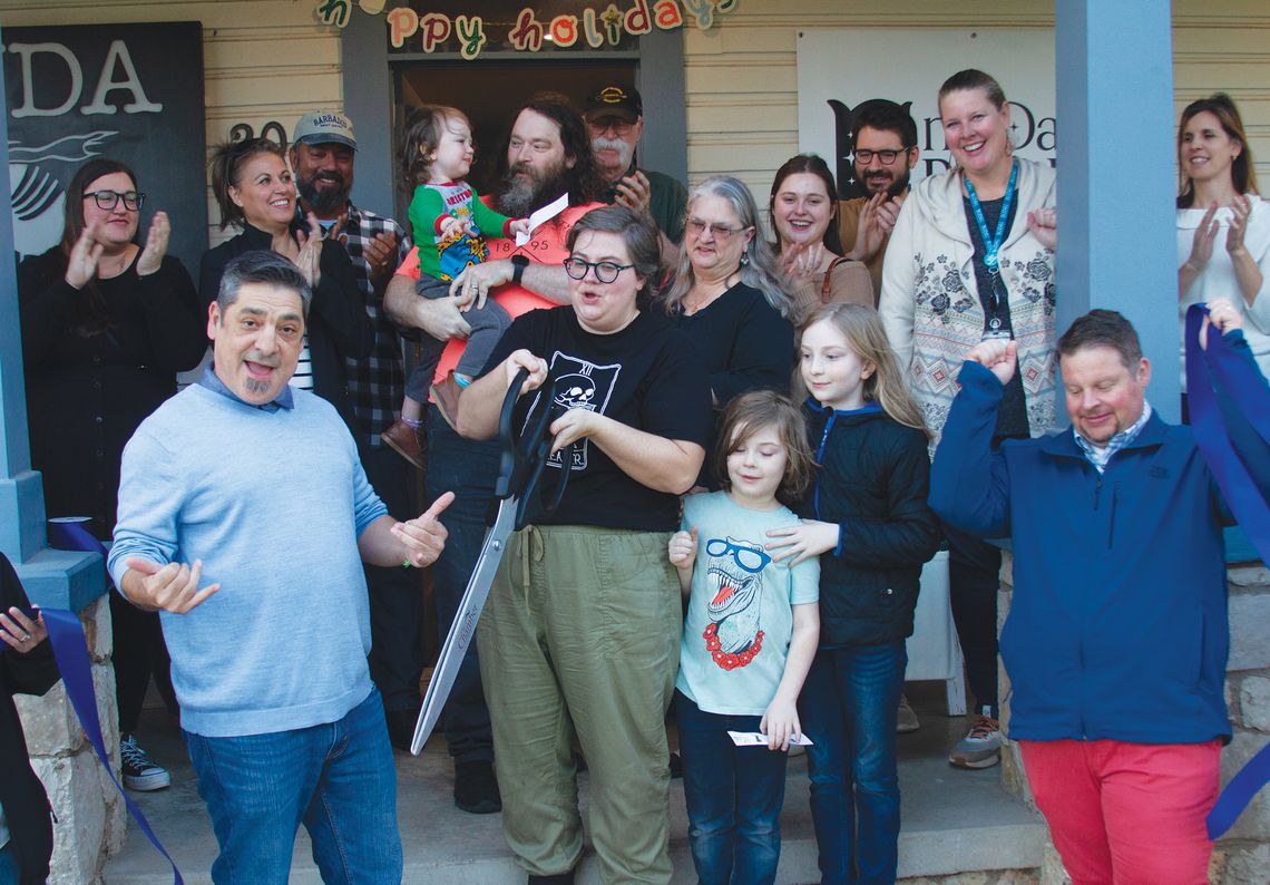 Independent bookstore cuts ribbon in Buda Independent bookstore cuts ribbon in Buda