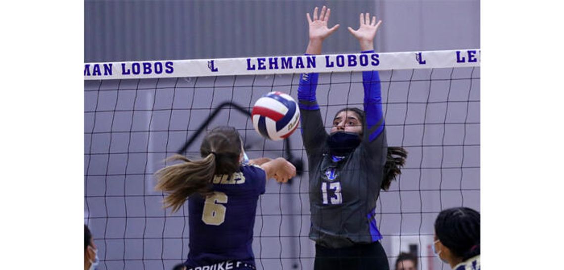 Jag, Lobo V-ballers struggle in district