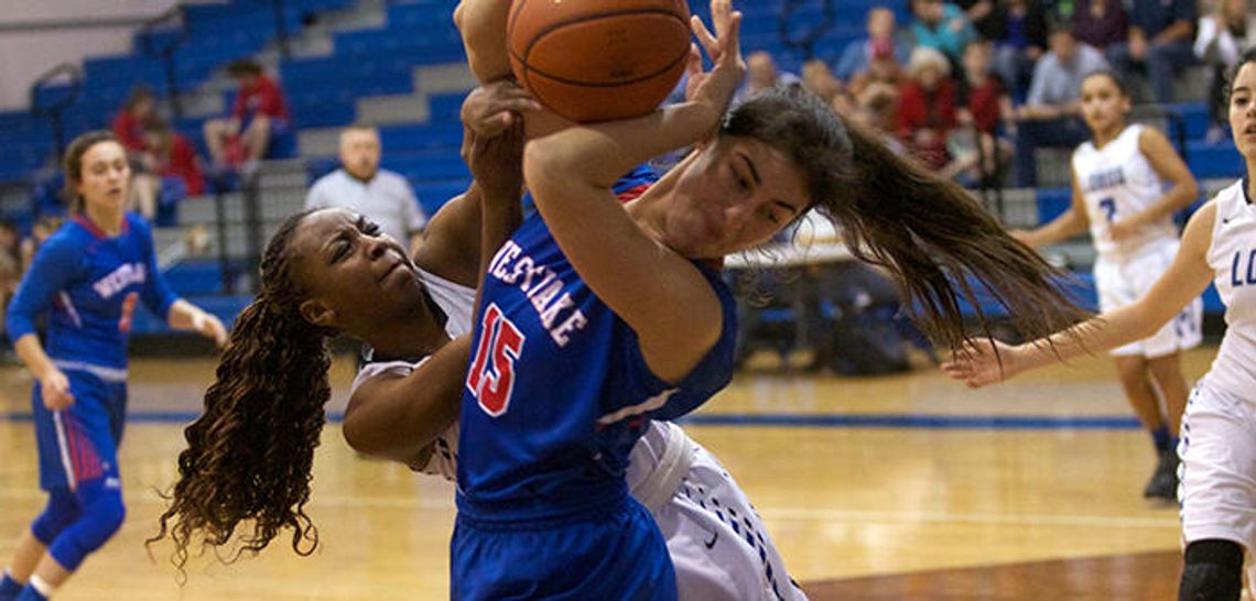 Lady Lobo hoops fall to Chaps