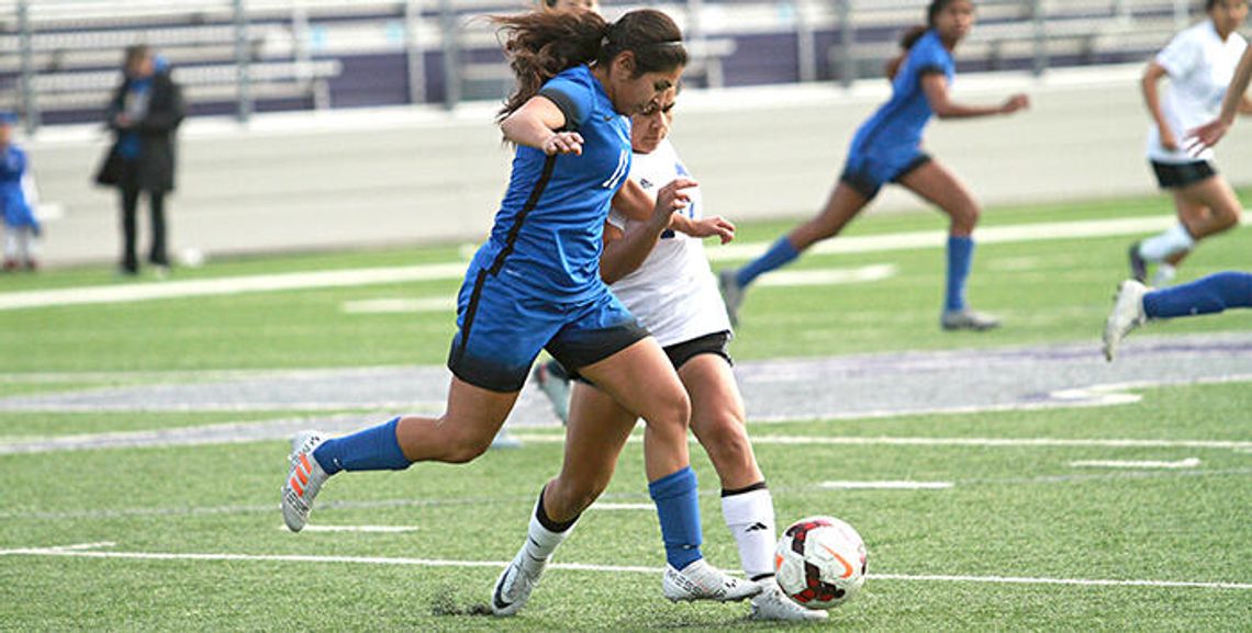 Lady Lobos make progress during run in Rattler tourney