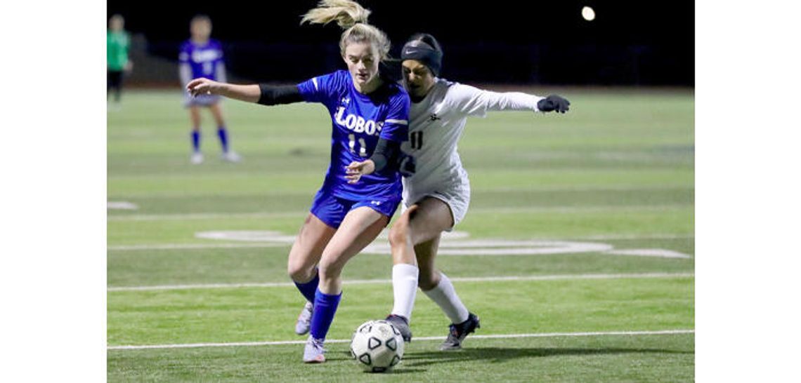 Lady Lobos start strong Lady Lobos start strong