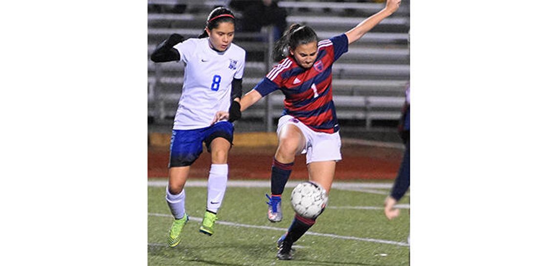 Lady Texans take down Lobos in comeback game Lady Texans take down Lobos in comeback game