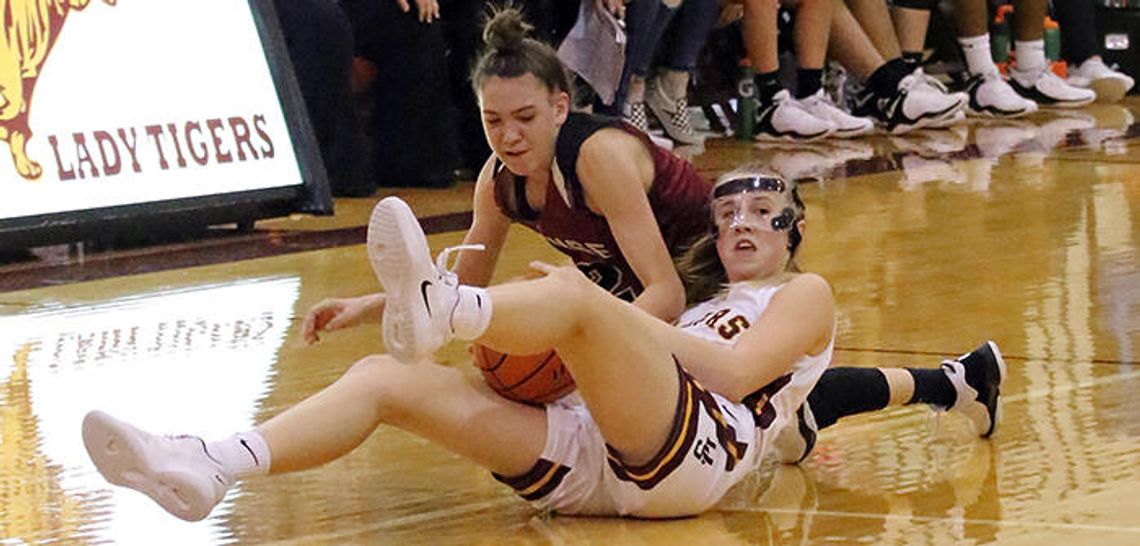 Lady Tigers fall to Cougars 32-28