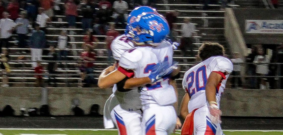 Late stop lifts Rebs past Bowie 35-28