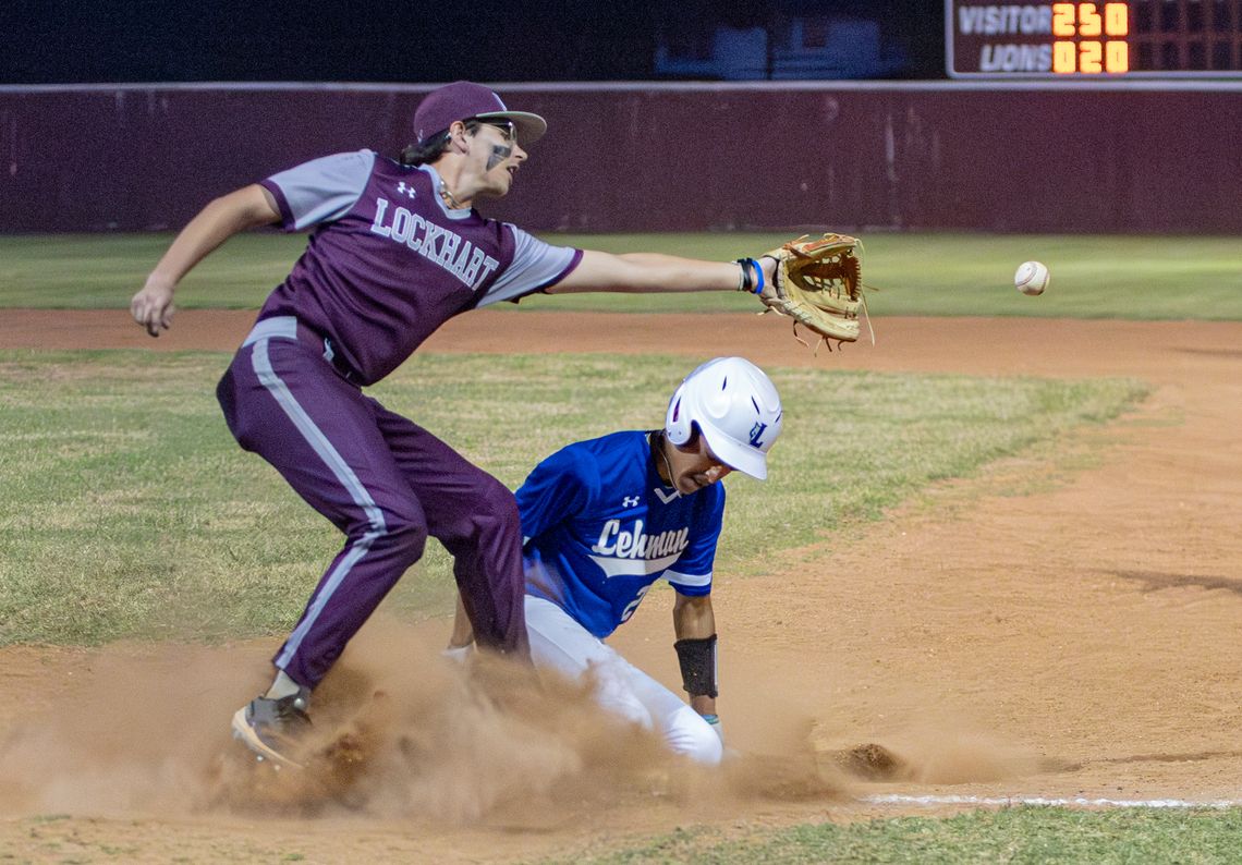 Lehman Lobos sweeps series against Lockhart Lions