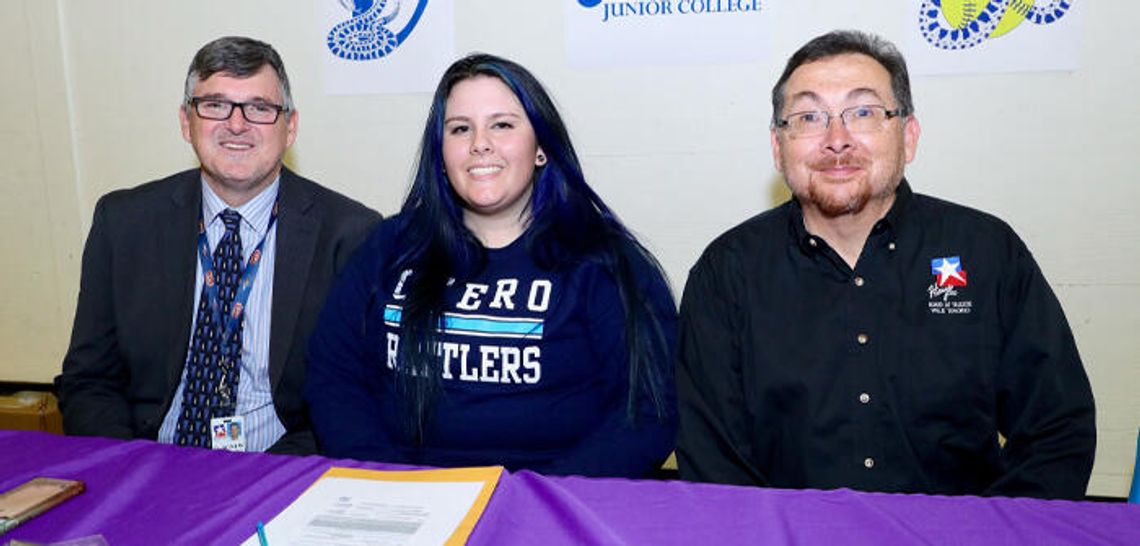 Lobo athlete to play softball in Colorado