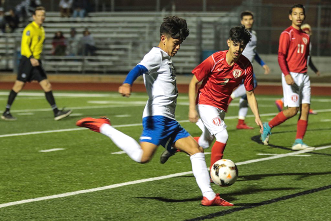 Lobo boys soccer rolls past Hays 3-1