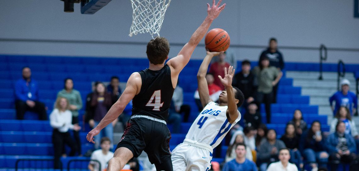 Lobo hoops test unbeaten Lake Travis in 57-48 loss