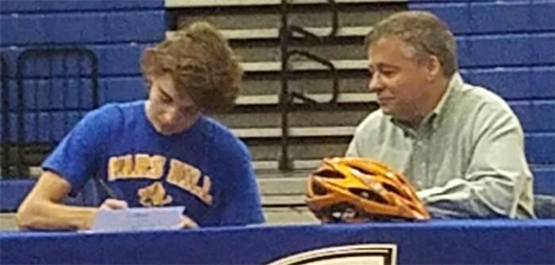Lobo signs scholarship for cycling team Lobo signs scholarship for cycling team