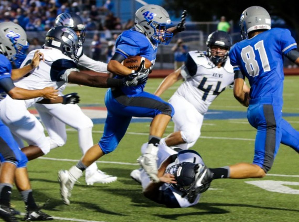 Lobos crush Akins 42-7 on homecoming
