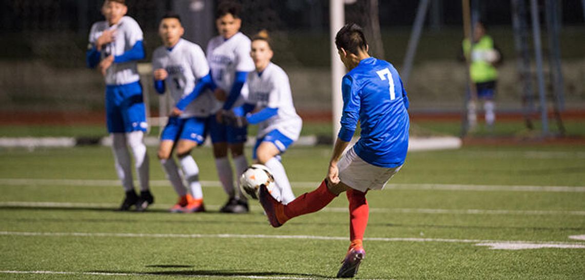 Lobos declaw Leander 3-2 Lobos declaw Leander 3-2