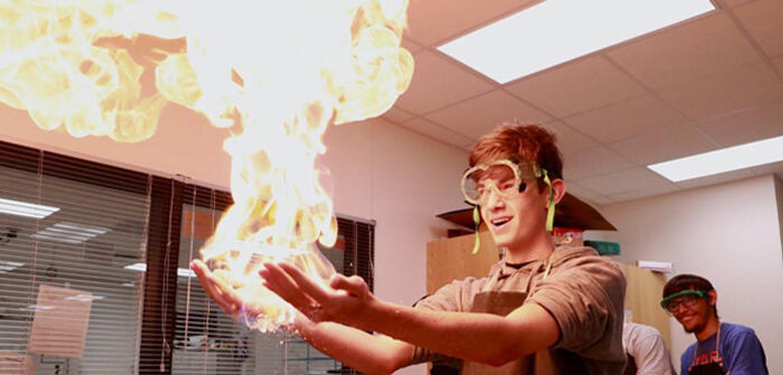 Lobos get fired up about chemistry Lobos get fired up about chemistry
