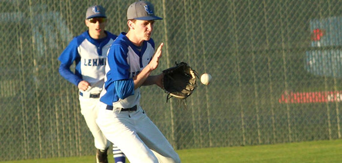 Lobos lose series against Chaps 2-1