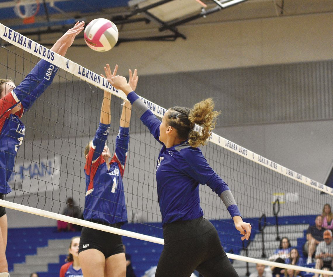 Lobos lose to Leander Lions