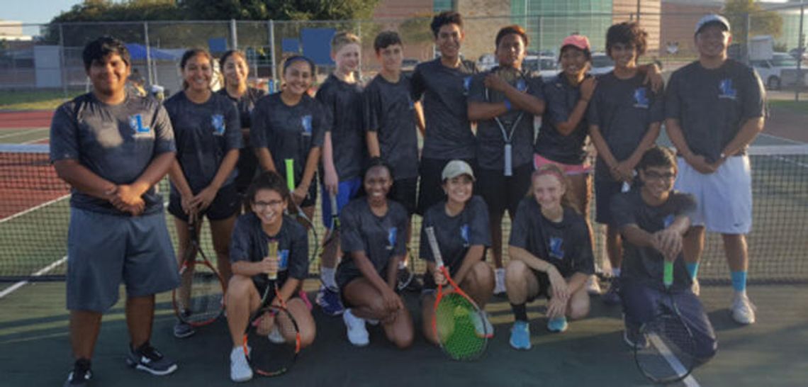 Lobos tennis team splits season opening matches