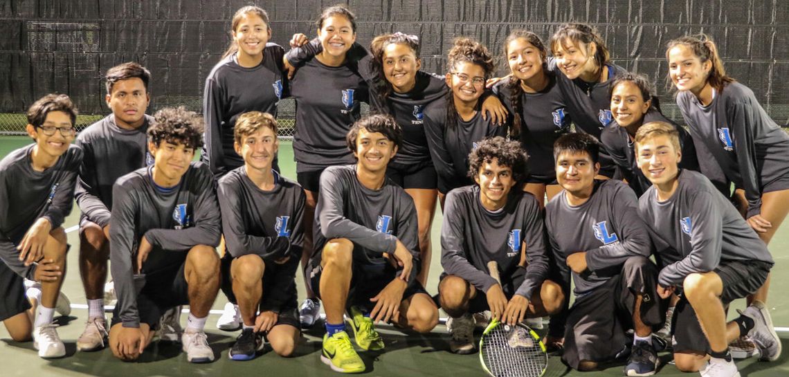 Lobos top Rebs in team tennis match