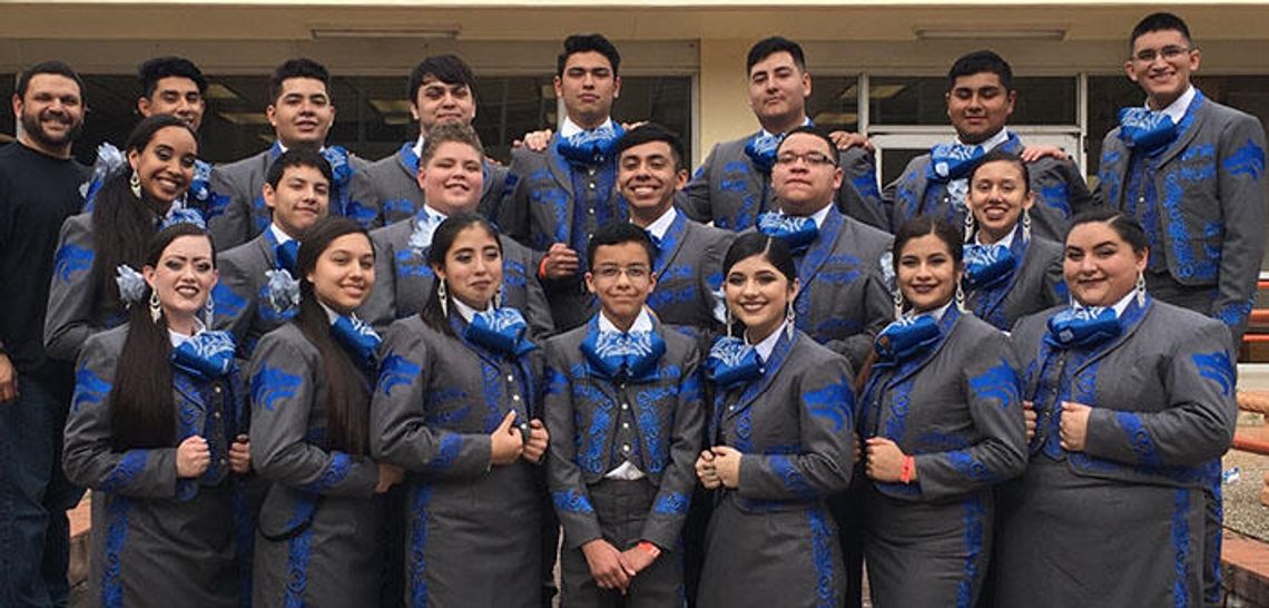 Mariachi Los Lobos rolls on to State