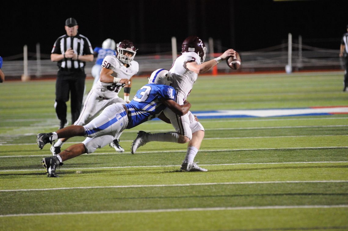 Maroons spoil Lobos' homecoming 38-14