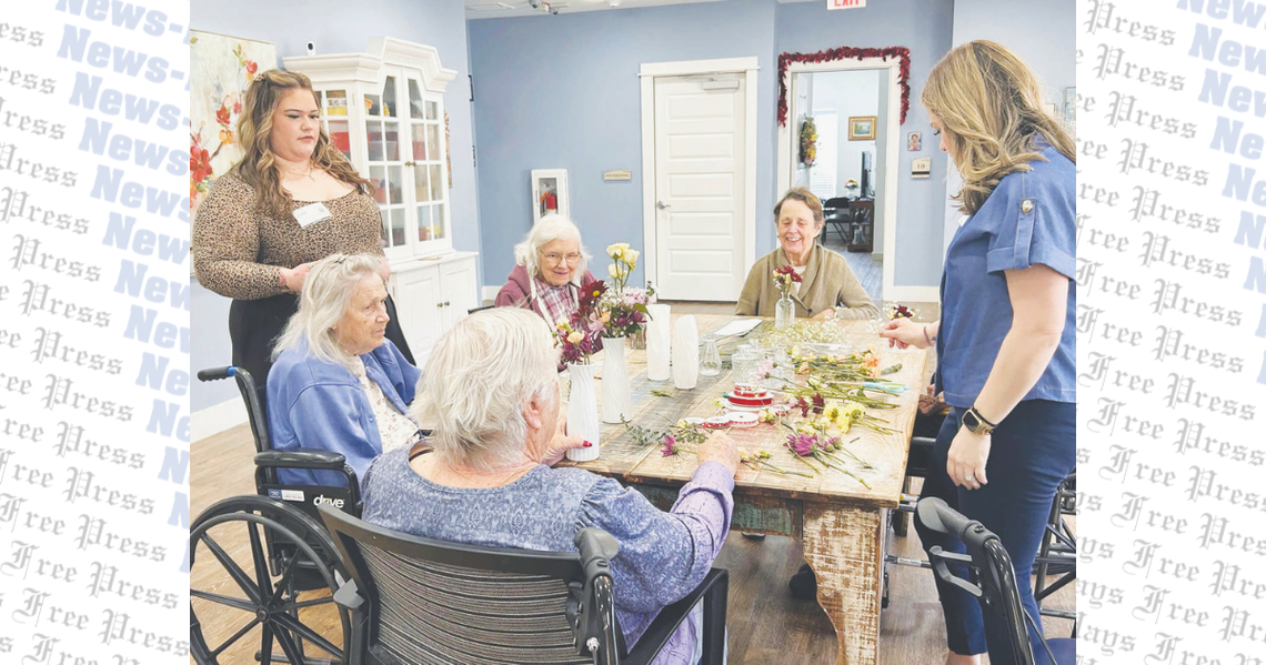 PAM Rehab, Alexis Pointe team up for flower bouquet workshop
