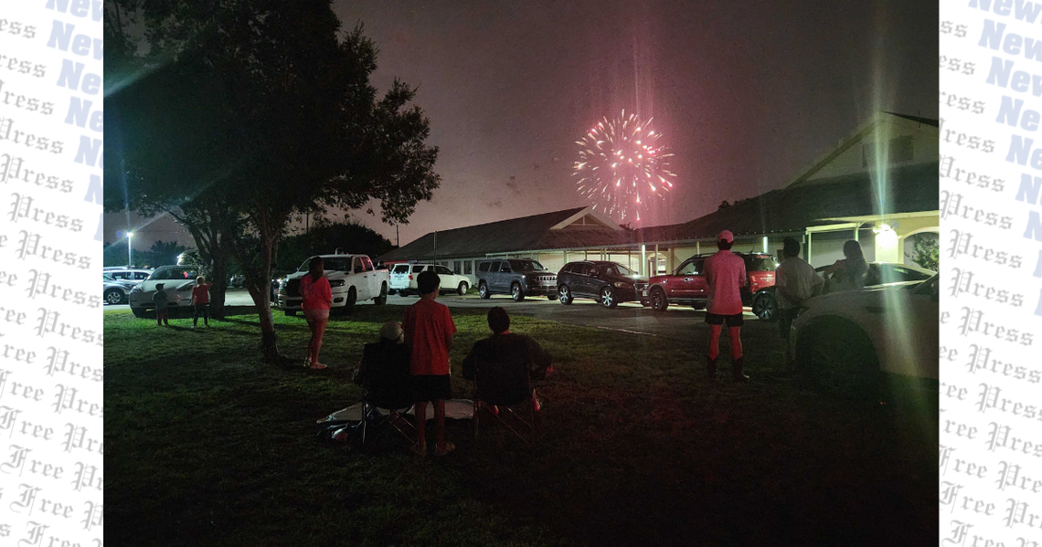 Rain does not deter Buda fireworks