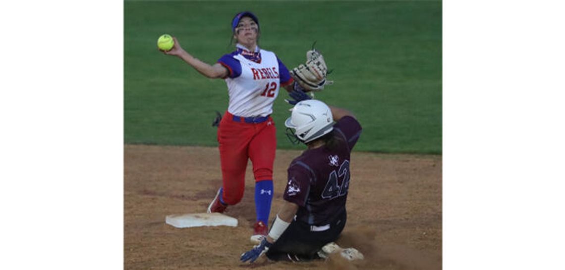 Rebs beat Eagles 4-2