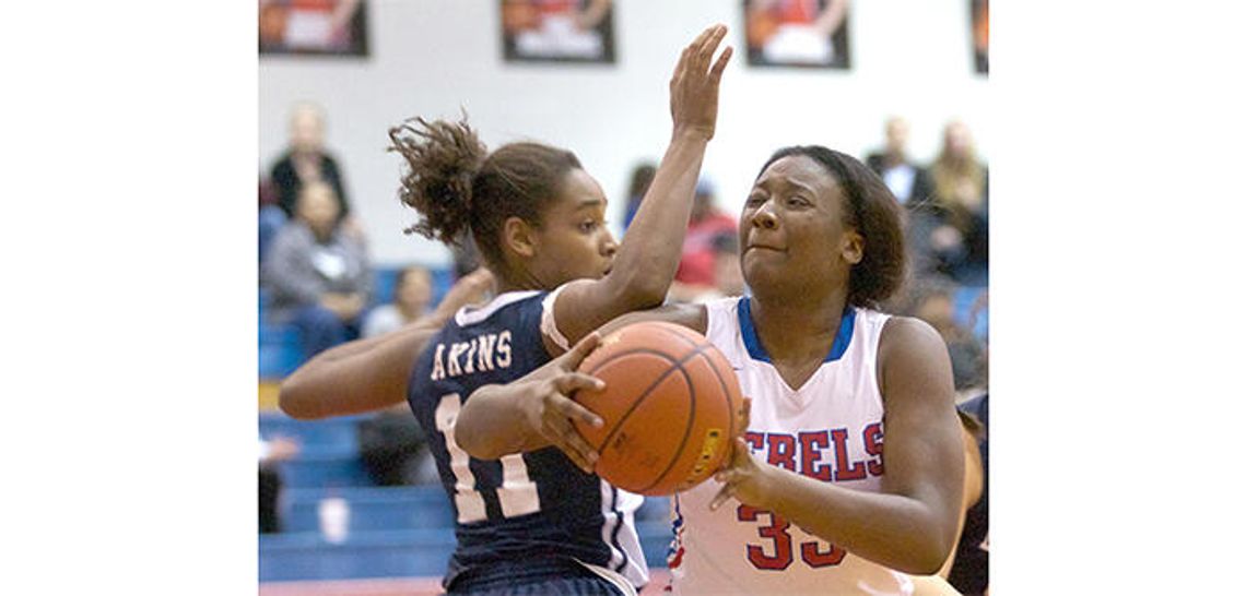 Rebs clip Akins in comeback