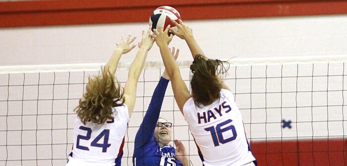 Rebs spike Lobos in three sets