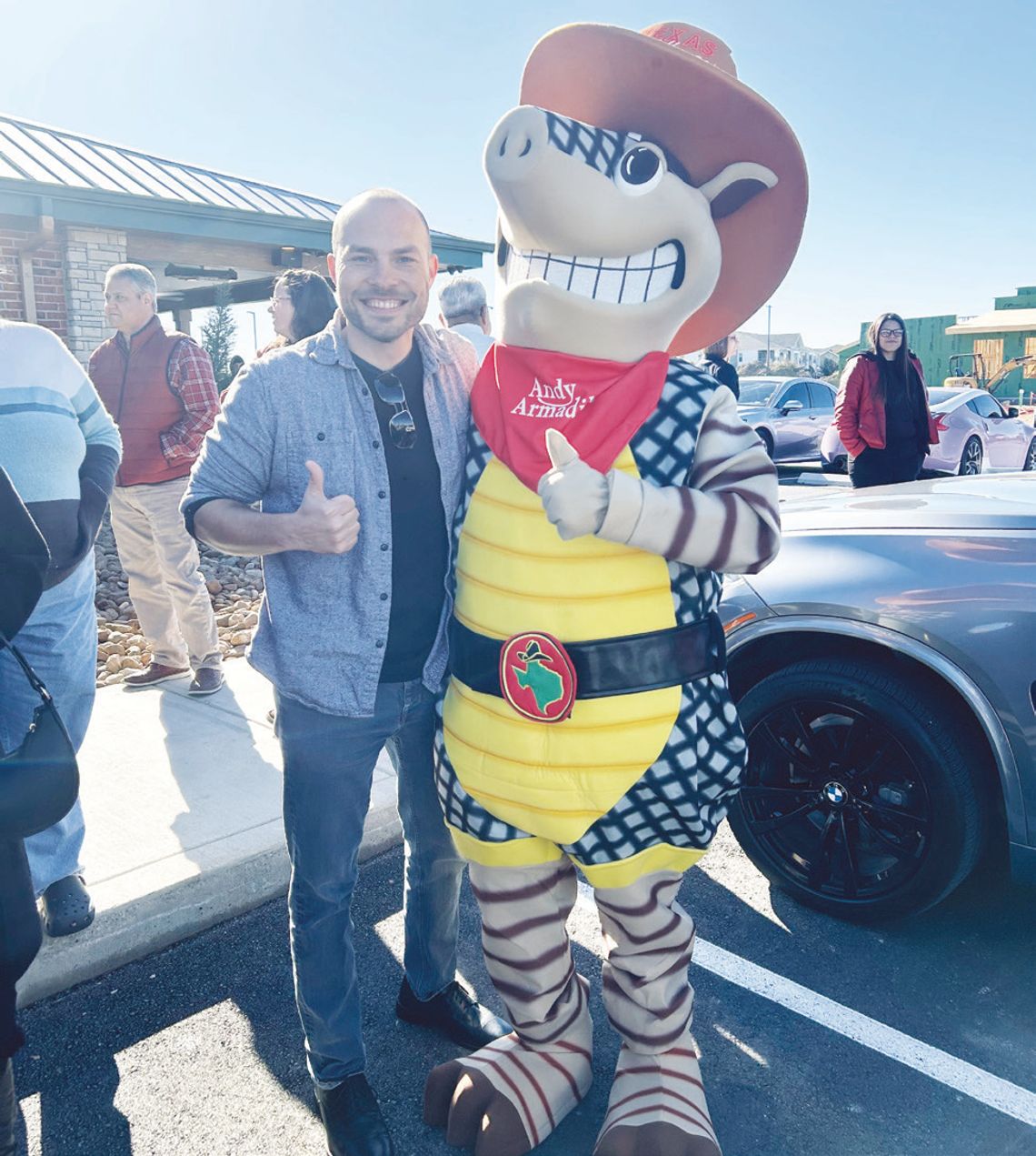 Residents celebrate Kyle Texas Roadhouse opening
