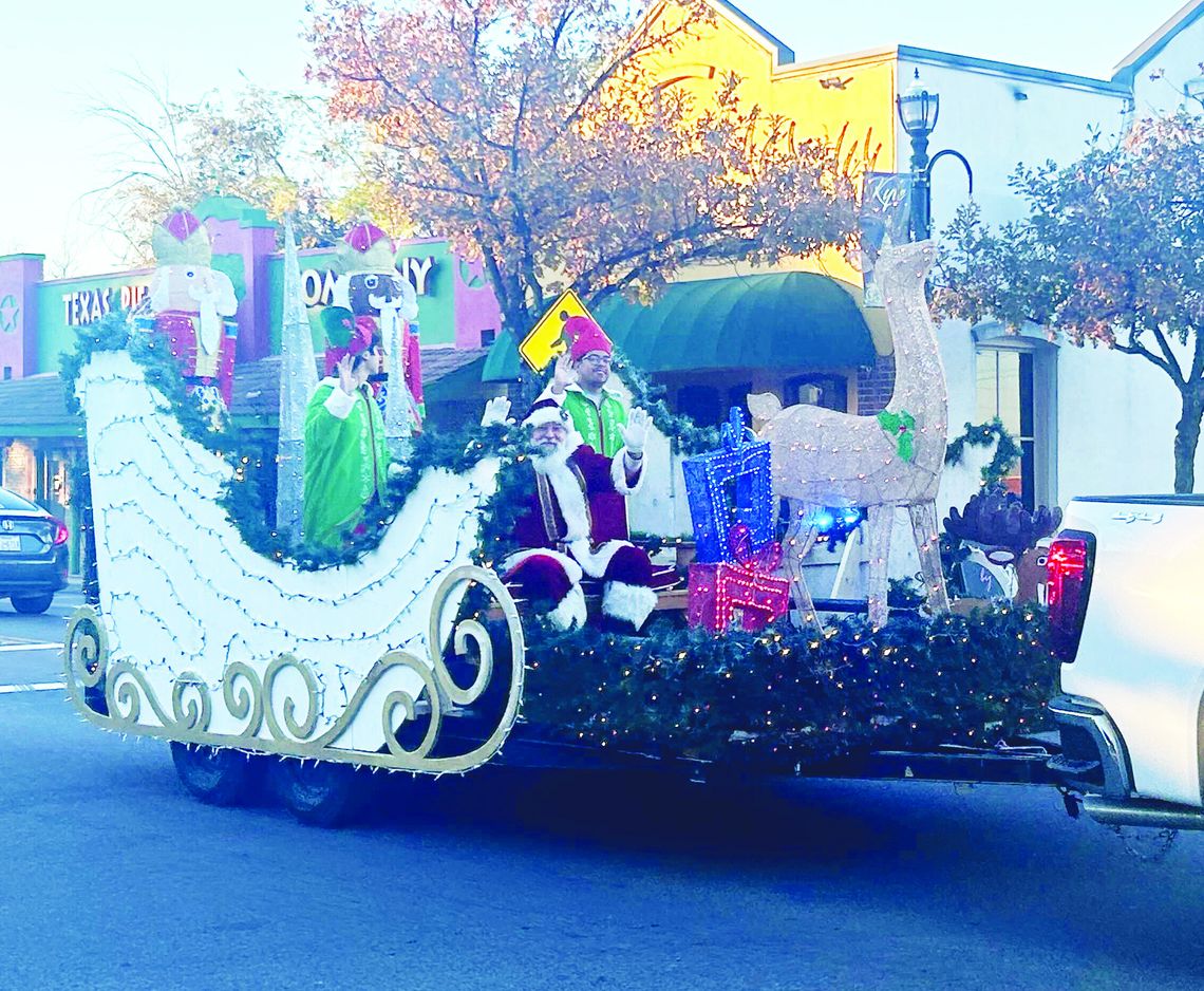 Santa makes way through Kyle