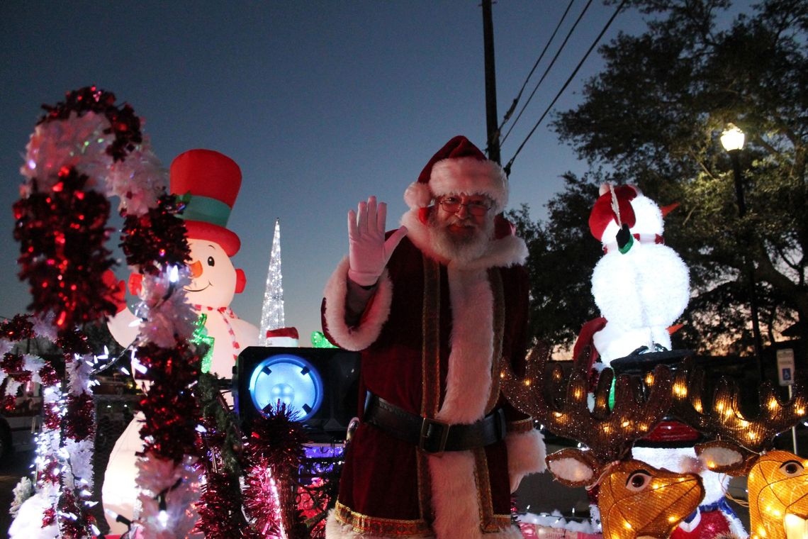 Santa on Parade: Dashing through Kyle streets