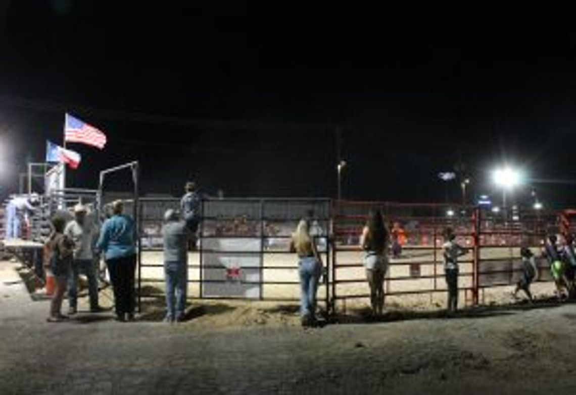 Second Buda Rodeo draws a crowd Second Buda Rodeo draws a crowd