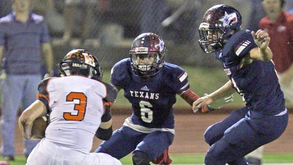 Texans fend off Yellow Jackets 35-16