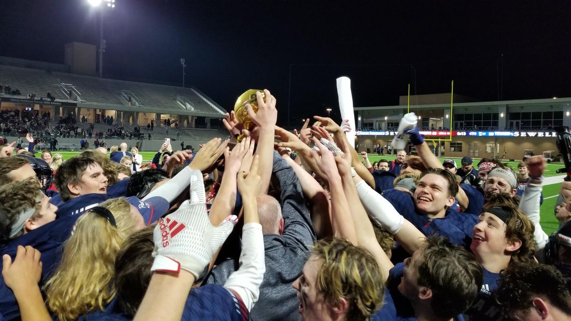 Texans thwart Silsbee rally to reach state title game