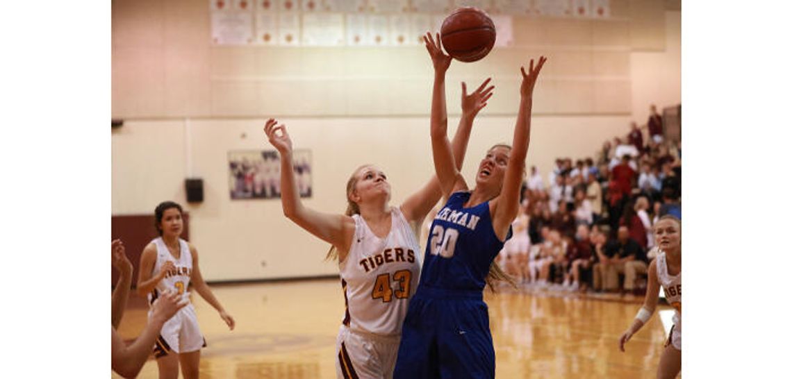 Tigers beat Lobos 64-28 Tigers beat Lobos 64-28