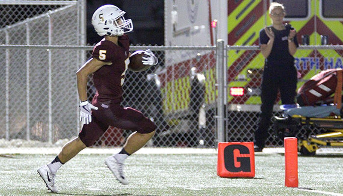Tigers trample Lockhart Lions 52-14 on homecoming to hold 6-0 record