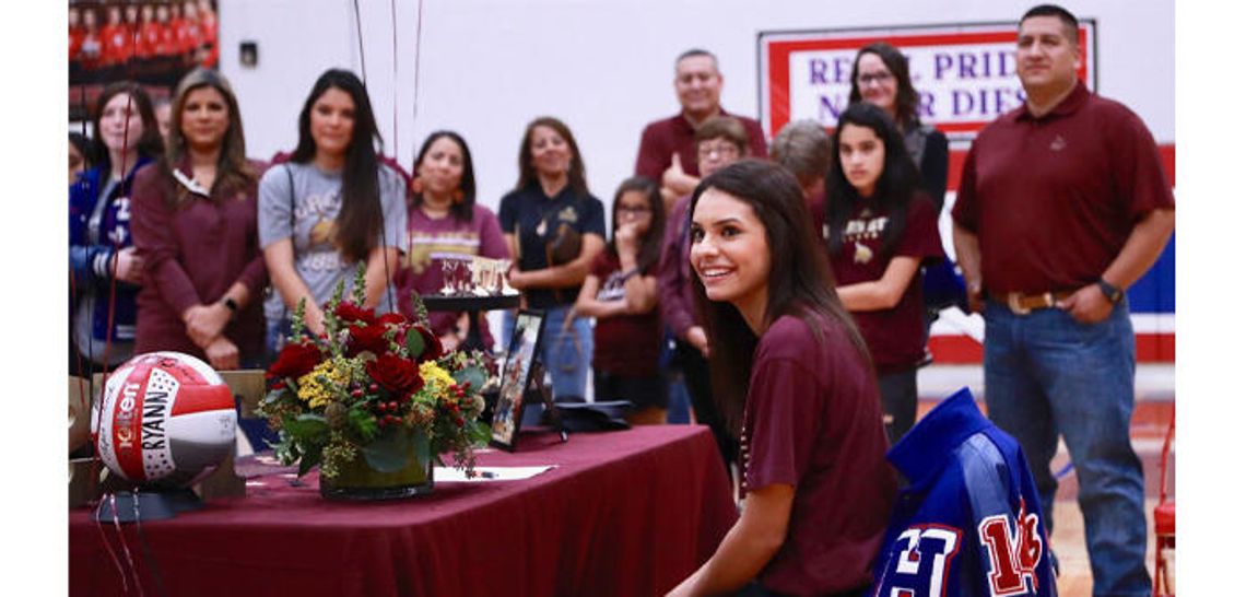 Torres signs with TXST Torres signs with TXST