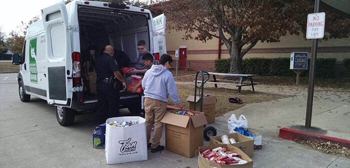 Wallace students provide 87 families with food for a week Wallace students provide 87 families with food for a week