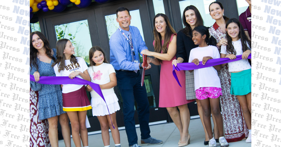 Wildwood Springs Elementary School cuts ribbon in Headwaters