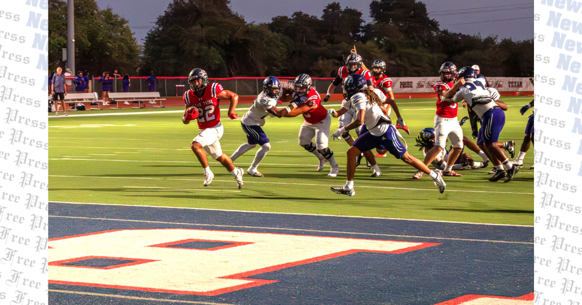 Wimberley Texans' home opener slips away in 33-34 loss to LBJ Jaguars