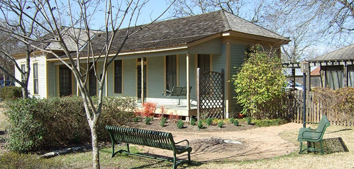 Wimberley writer donates Southwestern collection