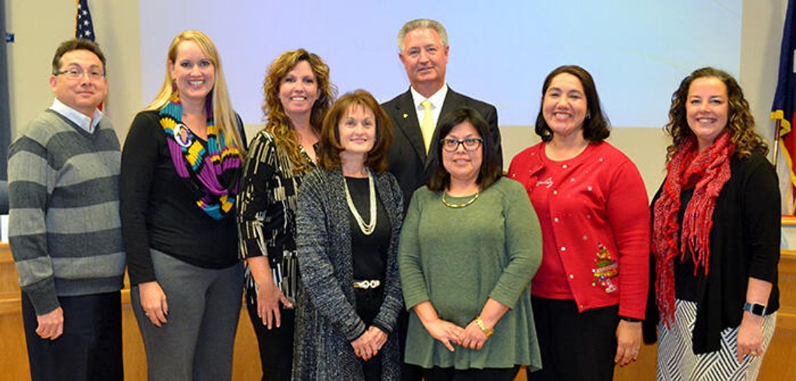 Wright signs on as superintendent for HCISD